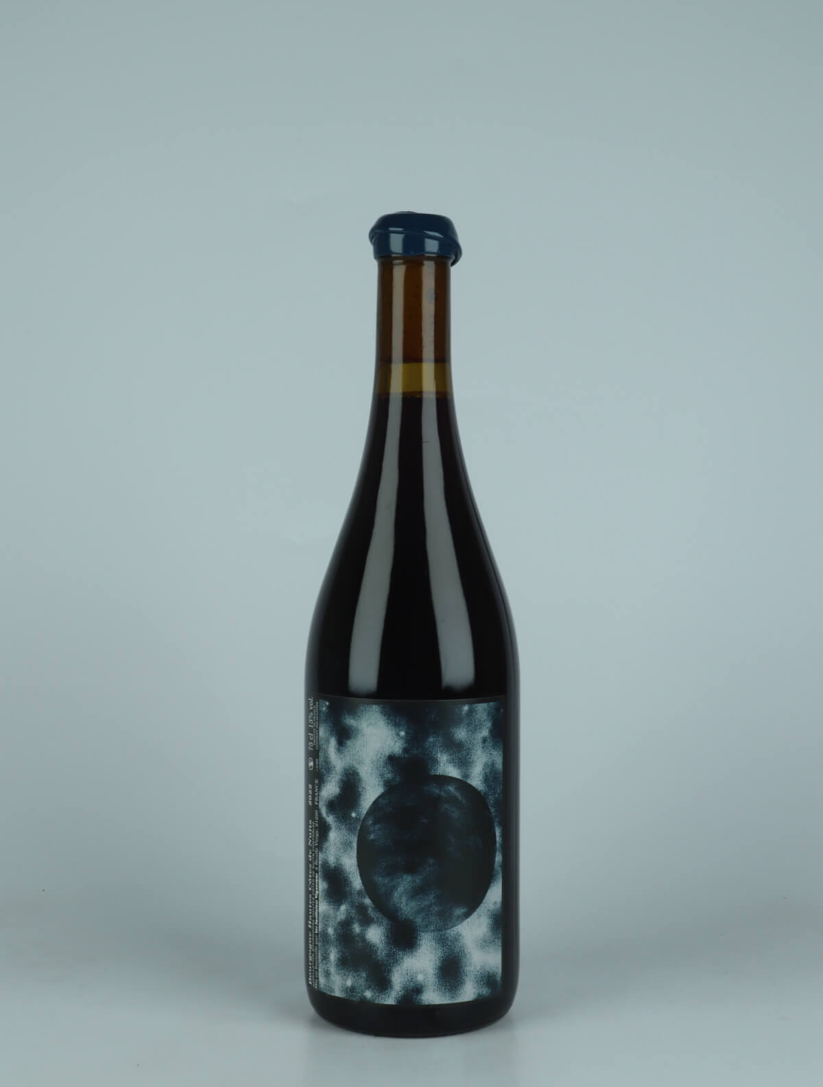 En flaske 2022 Hautes Côtes de Nuits Rødvin fra Les Jardiniers Vignerons, Bourgogne i Frankrig