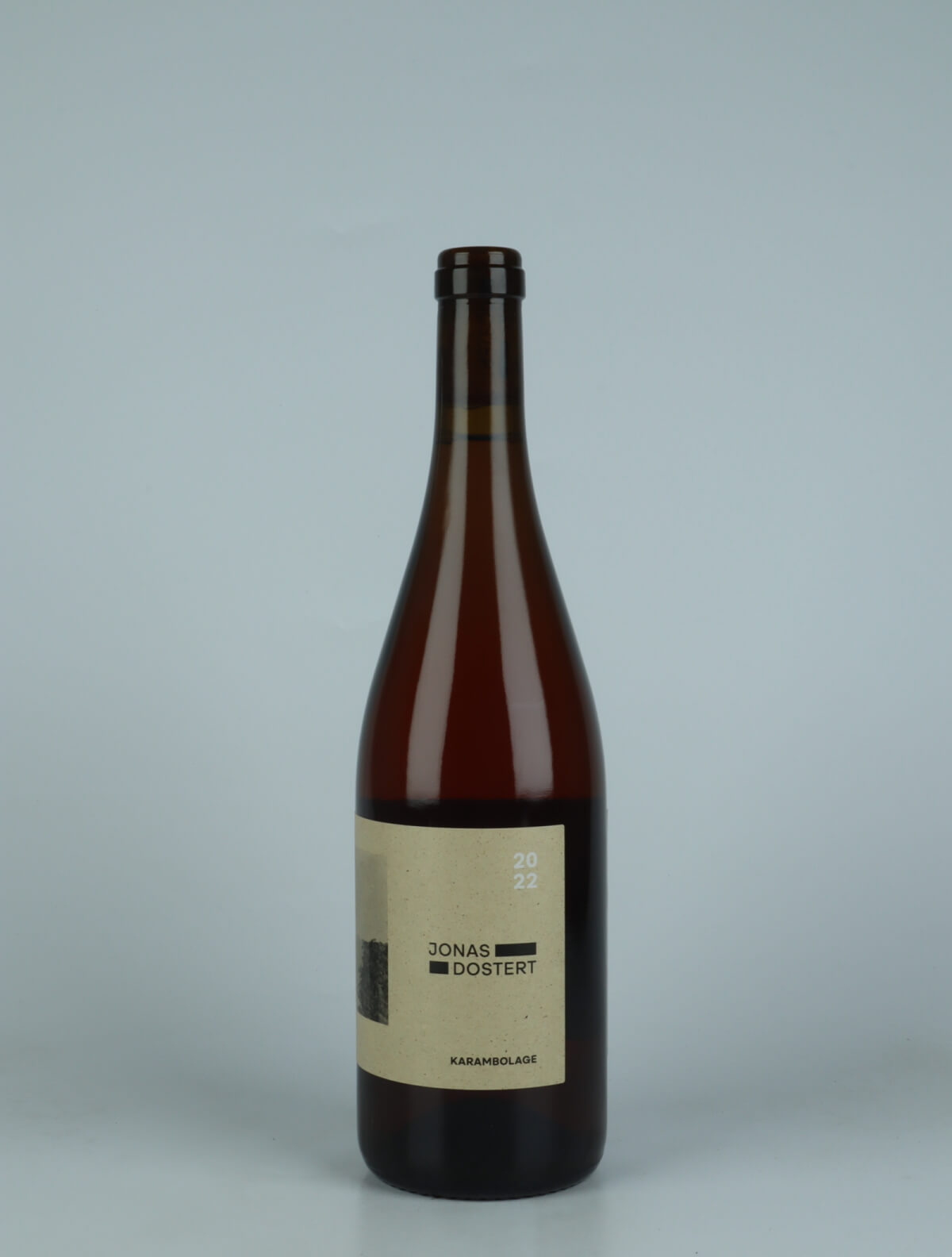 En flaske 2022 Karambolage Orange vin fra Jonas Dostert, Mosel i Tyskland