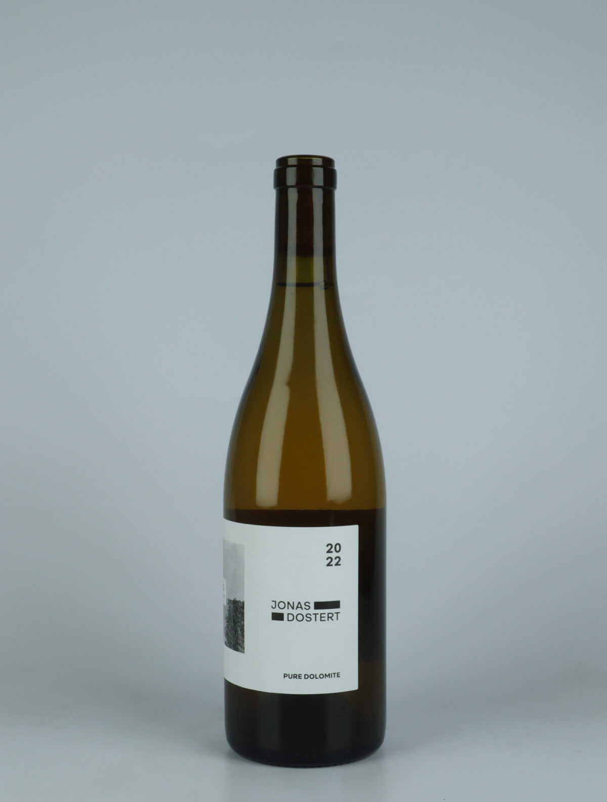 En flaske 2022 Pure Dolomite Hvidvin fra Jonas Dostert, Mosel i Tyskland